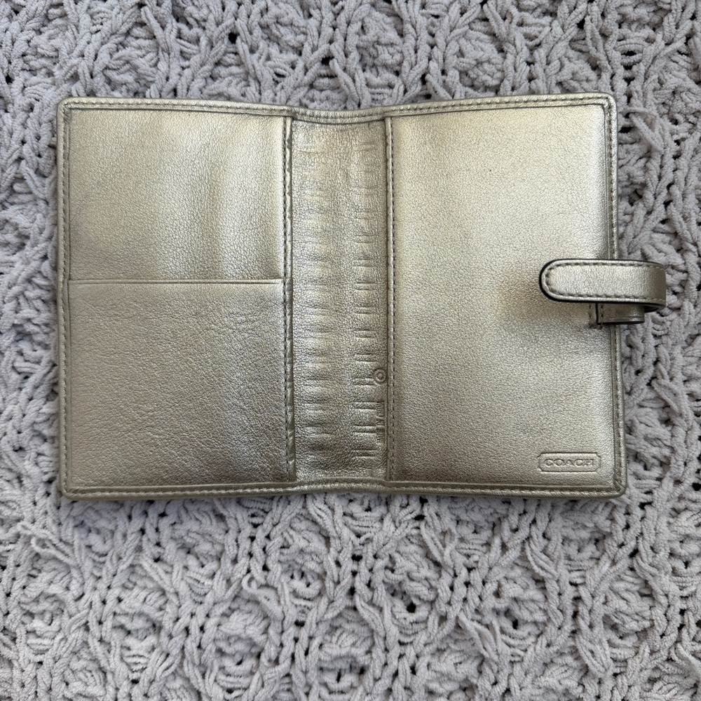 Coach Brown Signature mini Canvas passport /agenda cover with Metallic Gold Trim - Picture 3 of 8